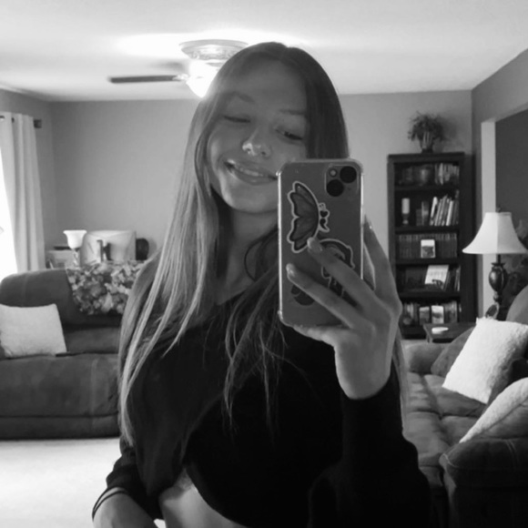 Meet your Posher, Jessica - Picture 1 of 1